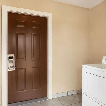 Super 8 By Wyndham Corsicana Esterno foto
