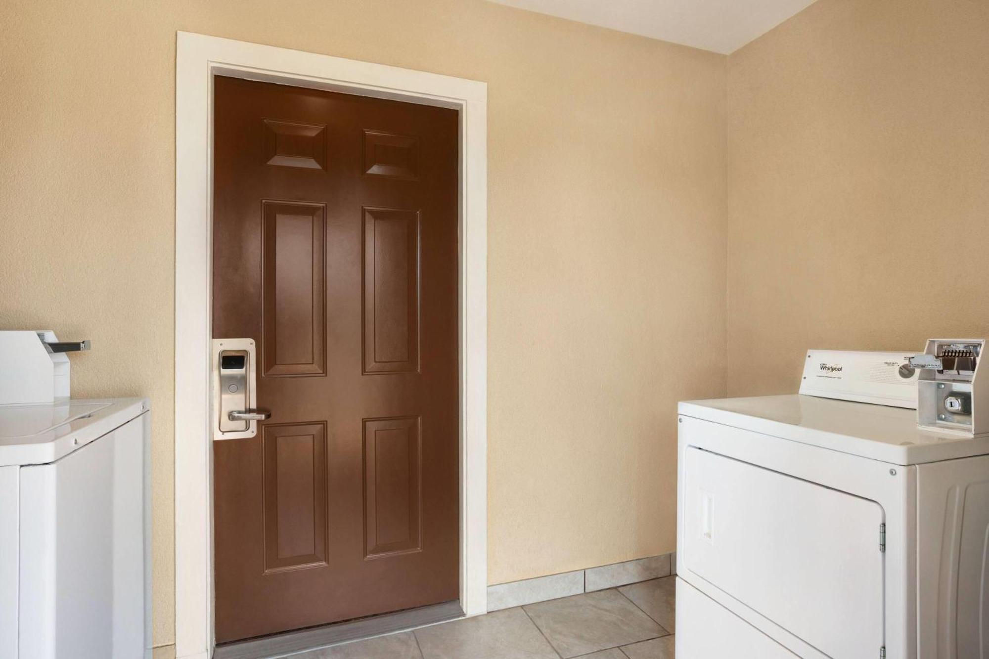 Super 8 By Wyndham Corsicana Esterno foto