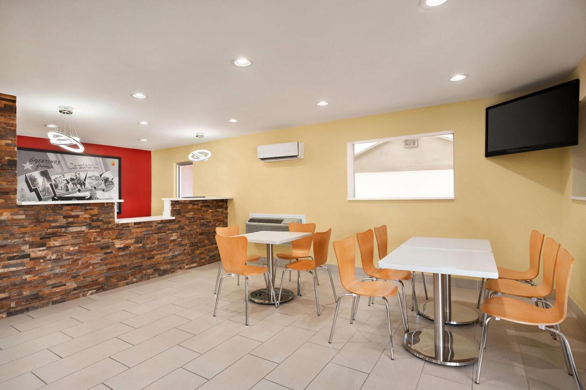 Super 8 By Wyndham Corsicana Esterno foto