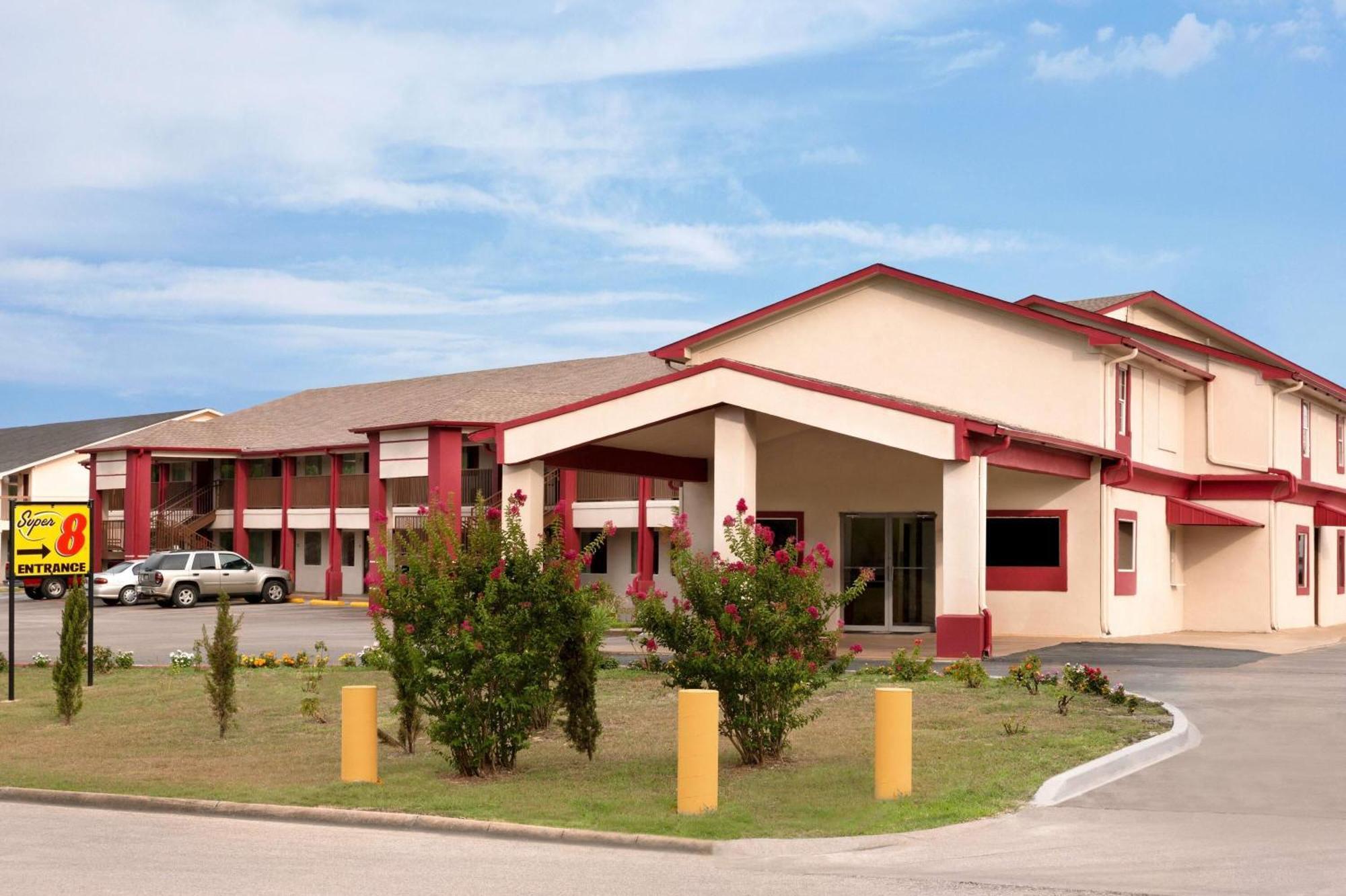 Super 8 By Wyndham Corsicana Esterno foto