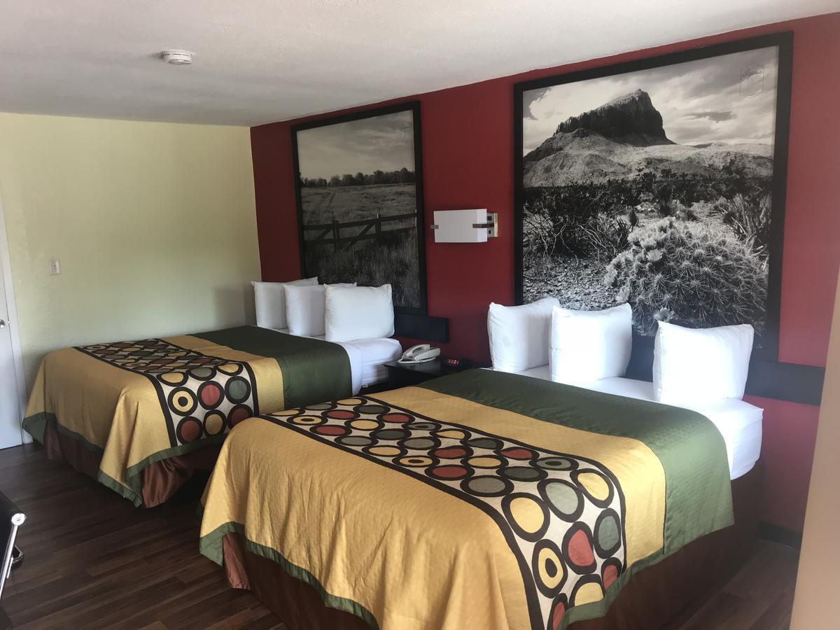 Super 8 By Wyndham Corsicana Esterno foto