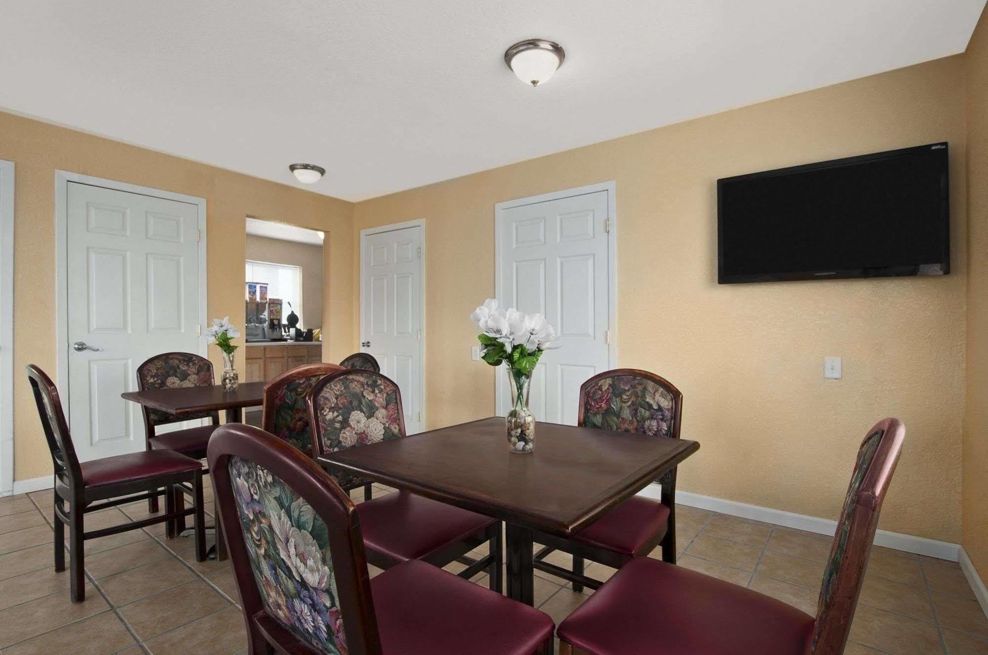 Super 8 By Wyndham Corsicana Esterno foto